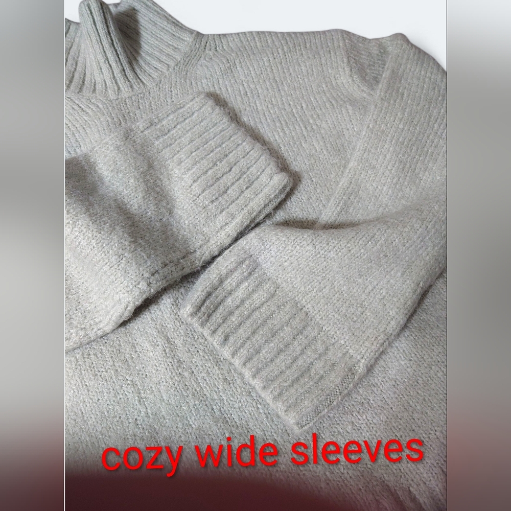 H&M Women's Sage green Turtleneck Sweater - Picture 2 of 4